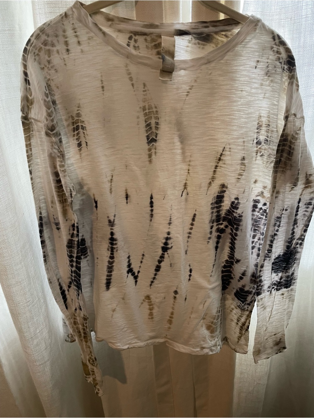 Relaxed Long-Sleeve Tie-Dye Tee in White and Black